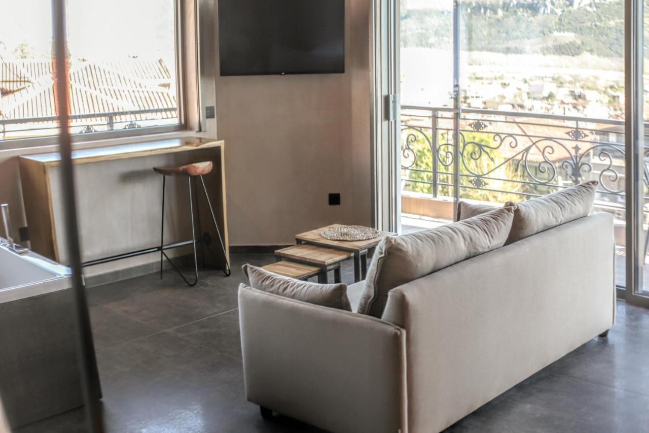 Meteora Heaven And Earth Premium Suites - Adults Friendly Kalambaka Esterno foto